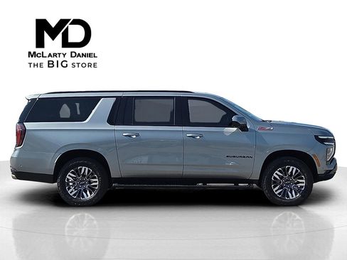 Certified 2025 Chevrolet Suburban Z71 image 6