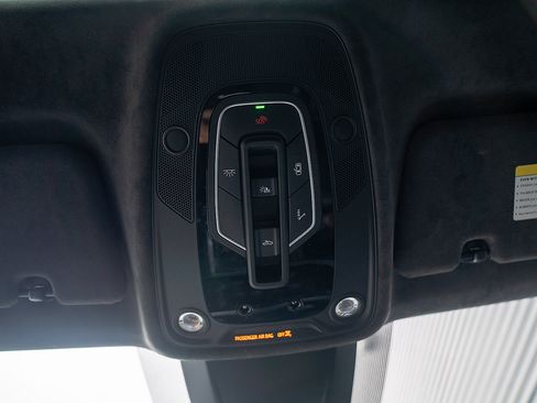 Used 2019 Audi Q8 Prestige w/ Luxury Package image 10