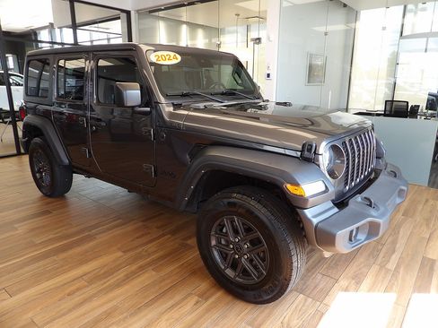 Used 2024 Jeep Wrangler Unlimited Sport AWD/4WD image 3