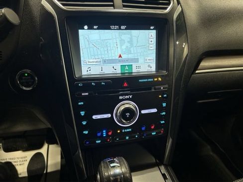 Used 2018 Ford Explorer Limited w/ Equipment Group 301A AWD/4WD image 17