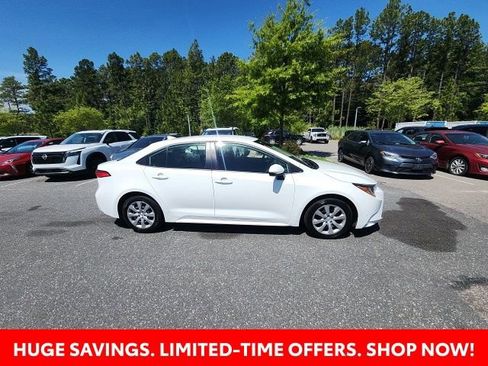 Used 2022 Toyota Corolla LE FWD image 14