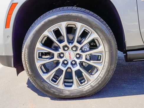 New 2026 GMC Yukon XL Denali w/ Denali Reserve Package AWD/4WD image 7