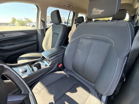 Used 2023 Jeep Grand Cherokee L Laredo RWD image 15