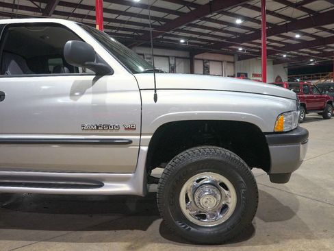 Used 1998 Dodge Ram 2500 Truck 4x4 Quad Cab image 11