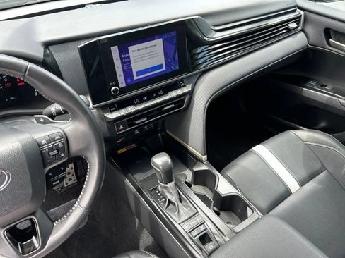 Used 2025 Toyota Camry SE FWD image 30