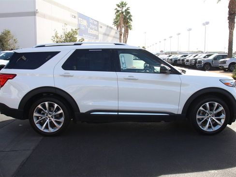 Certified 2022 Ford Explorer Platinum w/ Equipment Group 601A image 9