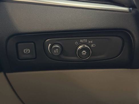 Used 2018 Buick Enclave Essence FWD image 42