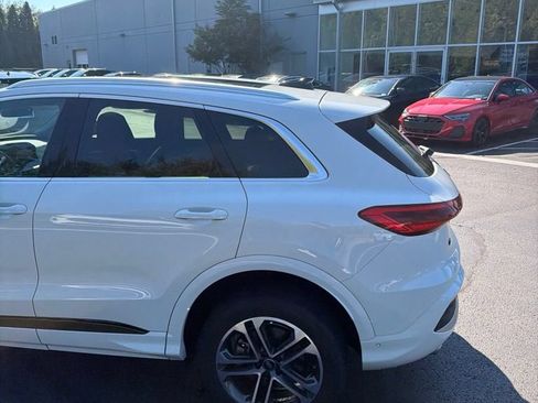 Certified 2025 Audi Q5 Premium w/ Convenience Package AWD/4WD image 9
