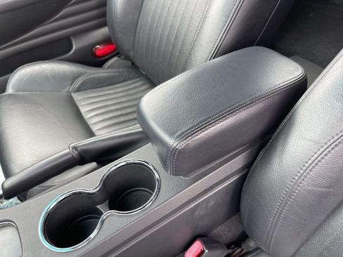 Used 2004 Ford Thunderbird image 18