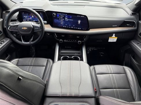 Certified 2025 Chevrolet Suburban High Country image 12