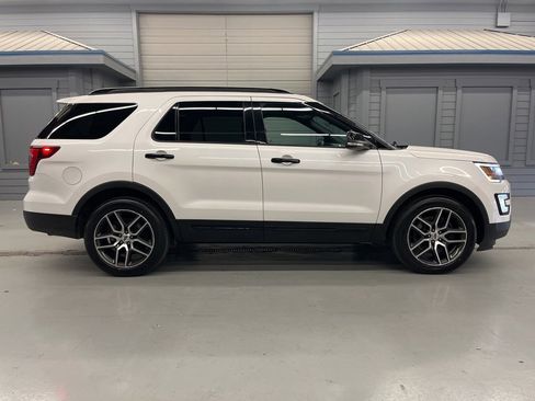 Used 2017 Ford Explorer Sport w/ Equipment Group 401A image 8