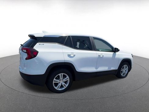 Used 2024 GMC Terrain SLE FWD image 15
