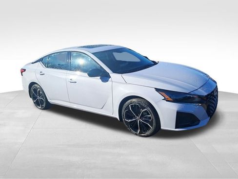 New 2025 Nissan Altima 2.5 SR w/ SR Premium Package image 8