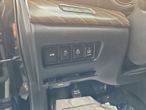 Used 2017 Nissan Maxima Platinum FWD image 18