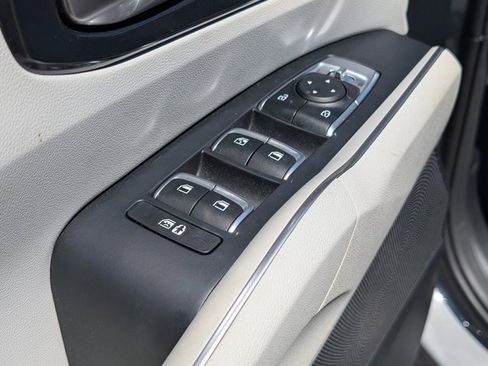 Used 2025 Kia Sorento S w/ Panoramic Sunroof Package FWD image 39