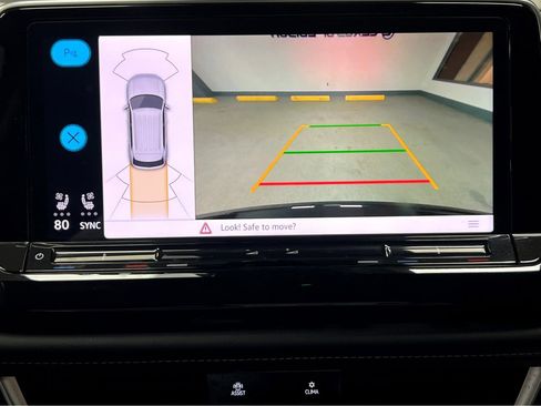 Used 2025 Volkswagen Atlas Cross Sport SE w/ Black Wheel Package image 15