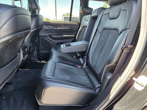 Used 2023 Jeep Grand Cherokee Altitude AWD/4WD image 28
