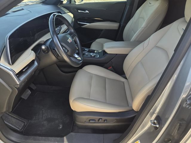 Used 2024 Cadillac XT4 Luxury w/ Cold Weather Package FWD image 31