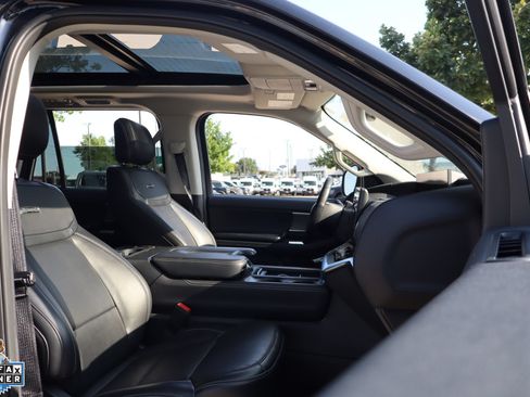 Used 2025 Ford Expedition Max Platinum AWD/4WD image 31