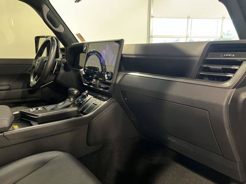 Used 2024 Lexus GX 550 w/ Cold Area Package AWD/4WD image 44