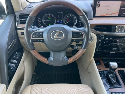 Used 2017 Lexus LX 570 4WD image 16