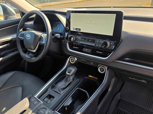 Used 2024 Toyota Grand Highlander AWD image 10