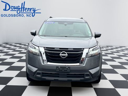 Used 2024 Nissan Pathfinder SV image 8