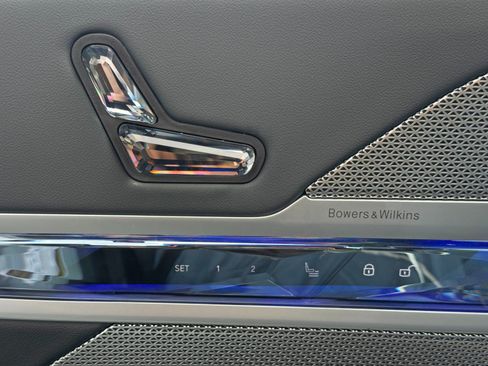 Used 2023 BMW 740i w/ Parking Assistance Package RWD image 18