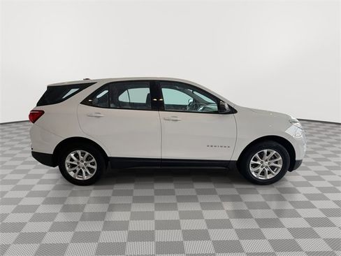 Used 2018 Chevrolet Equinox LS image 12
