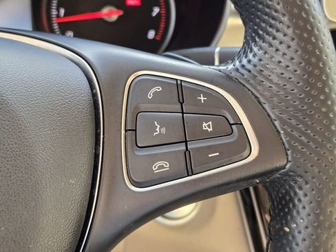 Used 2018 Mercedes-Benz GLC 300 4MATIC image 27