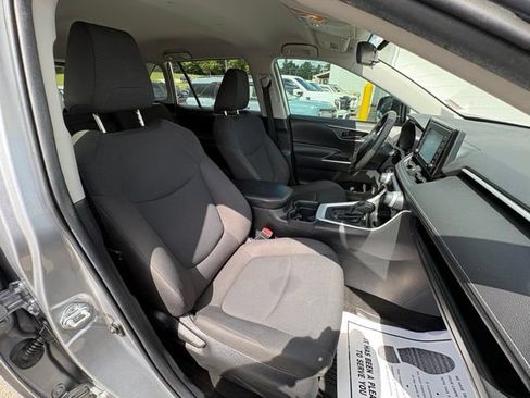 Used 2020 Toyota RAV4 LE FWD image 24
