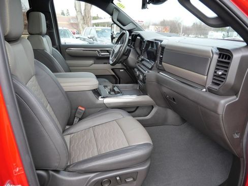 Used 2025 Chevrolet Silverado 2500 ZR2 w/ Technology Package AWD/4WD image 17