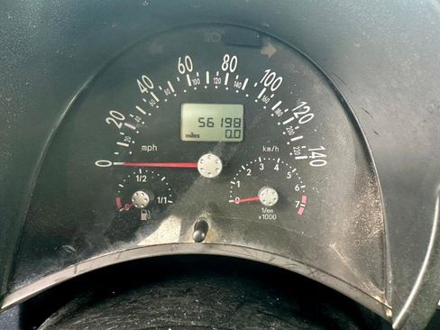 Used 2004 Volkswagen Beetle GL image 9