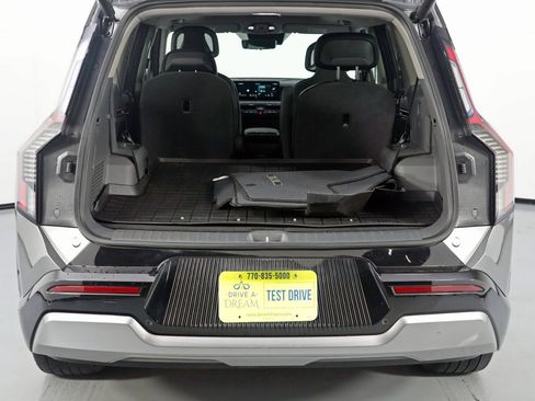 Used 2024 Kia EV9 Land image 10