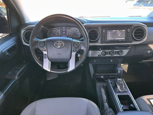 Used 2017 Toyota Tacoma SR5 image 10