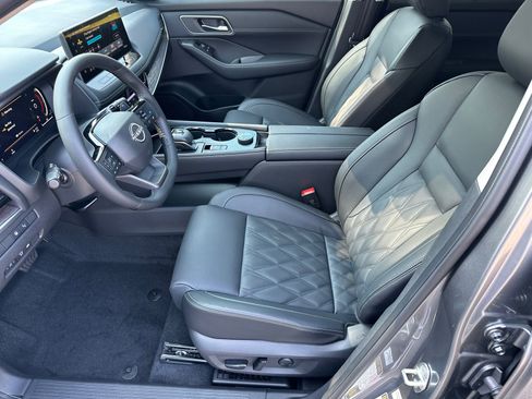 New 2026 Nissan Rogue Platinum w/ Platinum Premium Package image 9