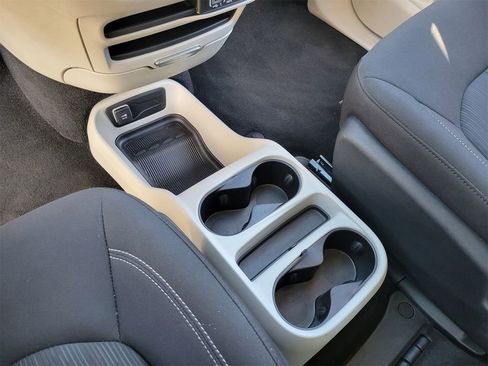 Used 2024 Chrysler Voyager LX image 15