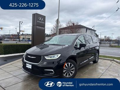 Used 2024 Chrysler Pacifica Select