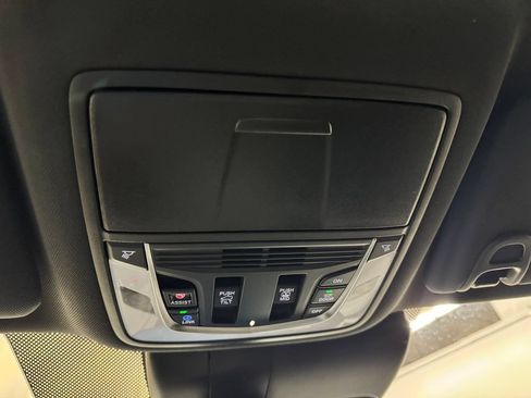 Used 2025 Acura RDX SH-AWD image 33