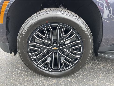 New 2025 Chevrolet Suburban Premier image 10