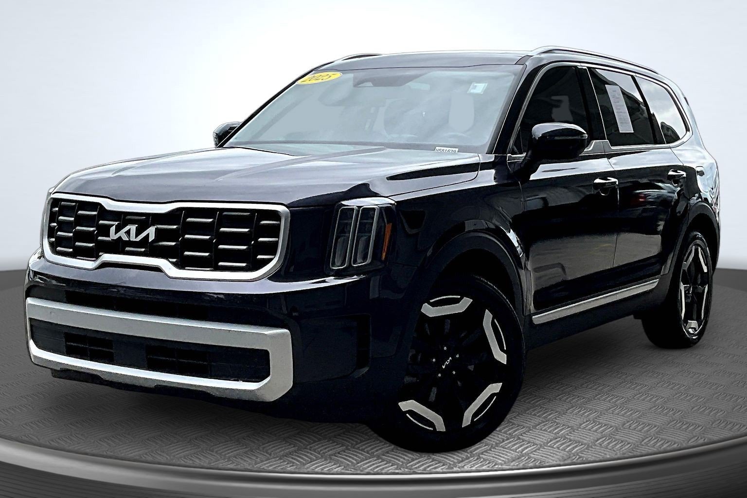 Used 2025 Kia Telluride S FWD image 1