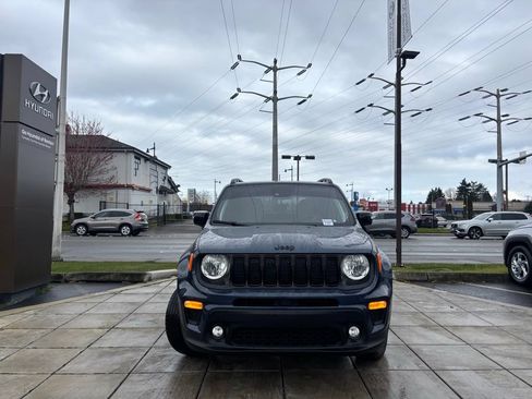 Used 2023 Jeep Renegade Altitude w/ Sun/Sound Group AWD/4WD image 3