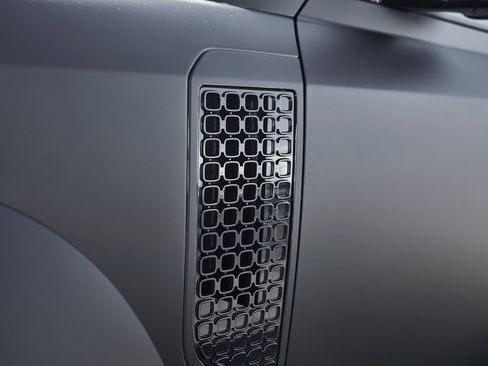 Used 2026 Land Rover Defender 110 OCTA AWD/4WD image 8