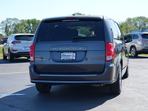Used 2020 Dodge Grand Caravan SE w/ UConnect Hands-Free Group FWD image 4