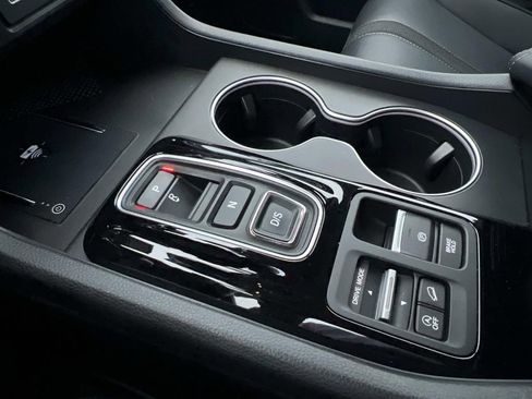 Used 2025 Honda Pilot Touring image 26