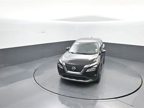 Used 2023 Nissan Rogue SV image 17