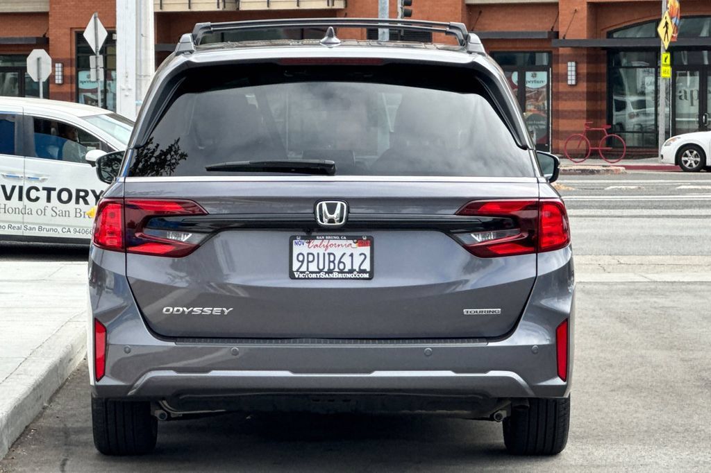 Certified 2025 Honda Odyssey Touring image 5