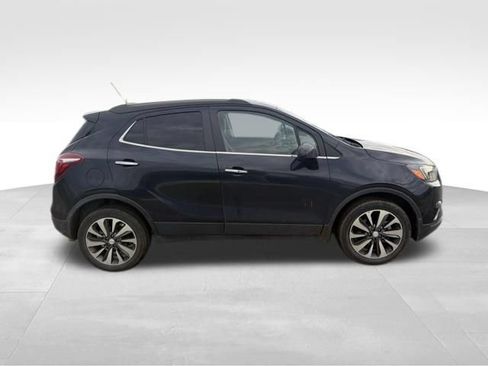 Used 2022 Buick Encore Preferred AWD/4WD image 2