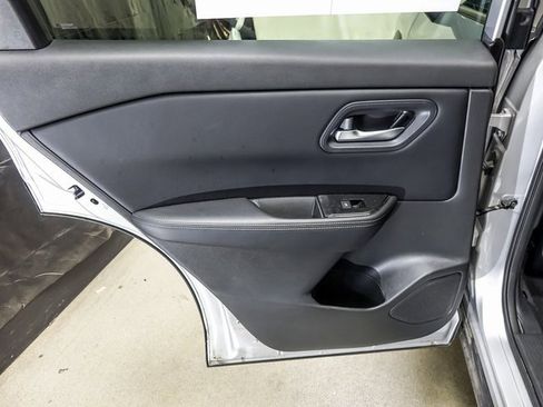 Used 2024 Nissan Rogue SV image 23