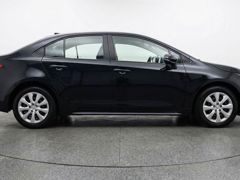 Used 2025 Toyota Corolla LE FWD image 11